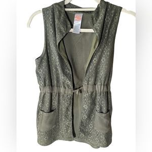 Vest Wonder Nation Green Vest with lace overlay, 2 front pockets &elastic waist